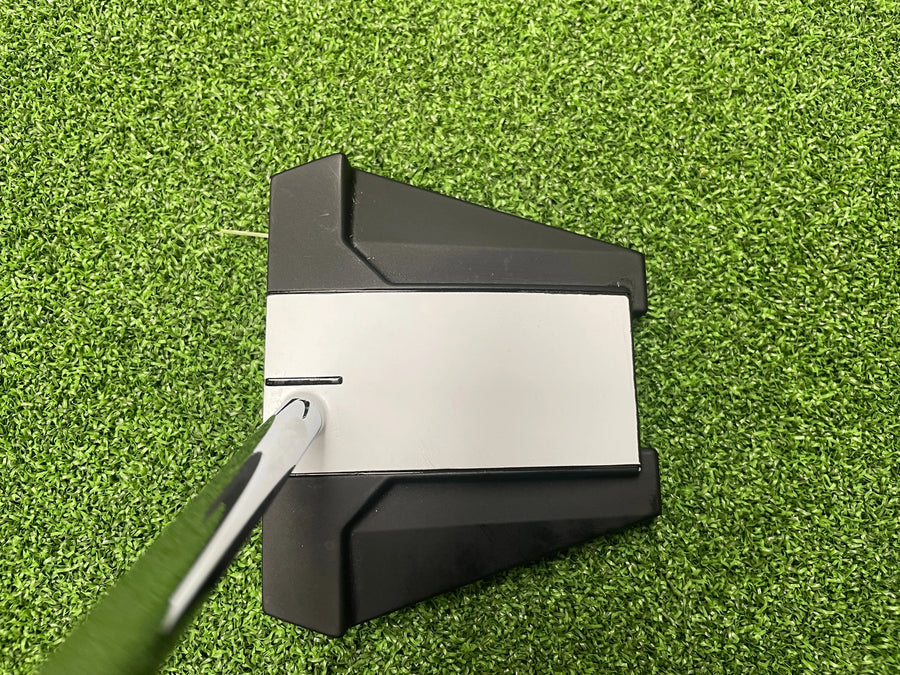 2023 Odyssey White Hot Versa Twelve 34" Putter With Headcover (LIKE NEW) - sole