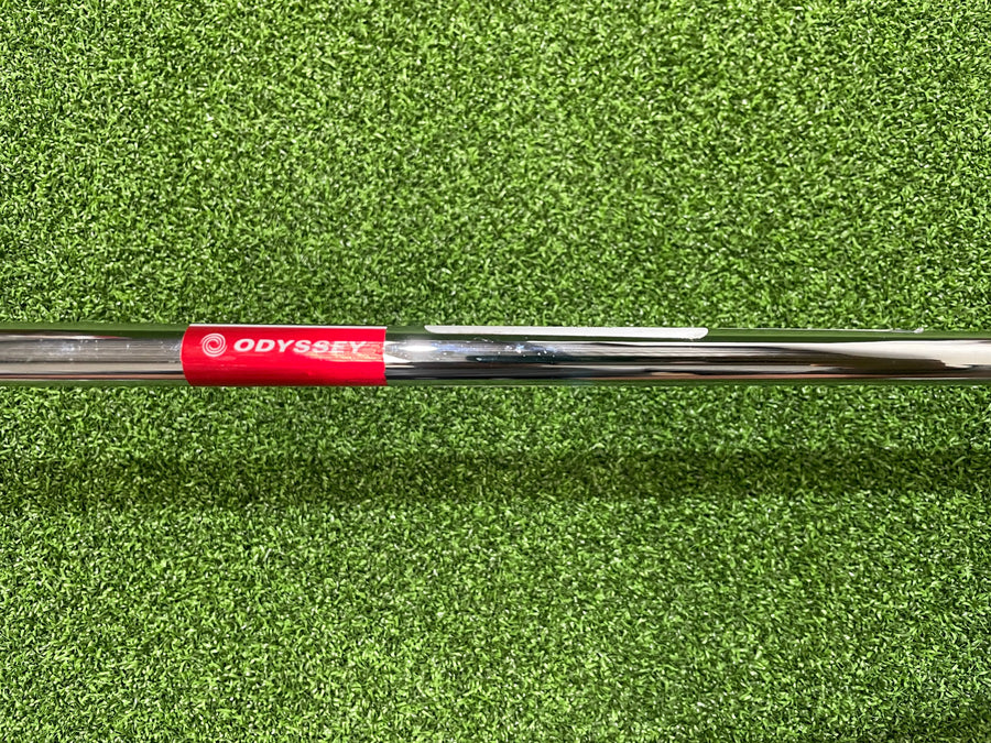 Odyssey Microhinge Marxman Fang Putter 34" (NEW) - grip detail