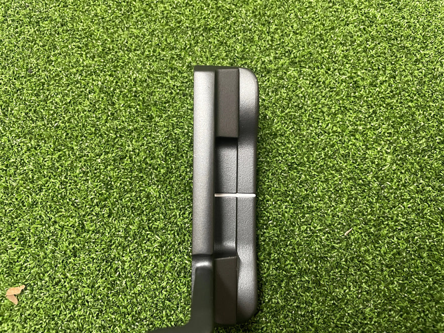 2025 Odyssey DFX #1 34" Putter (EXCELLENT) - sole