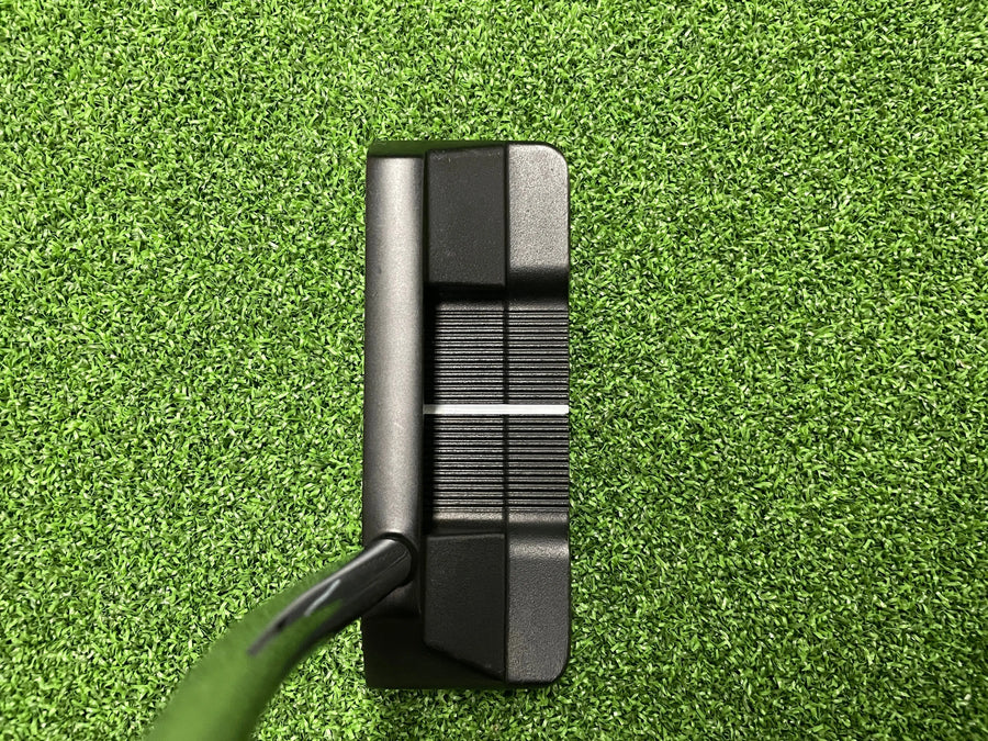 Cobra King WideSport 34" Putter - sole