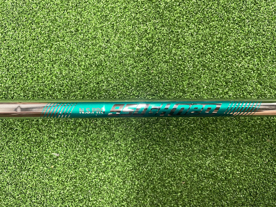 2024 Callaway Paradym Ai Smoke 6-9, PW Iron Set - grip detail