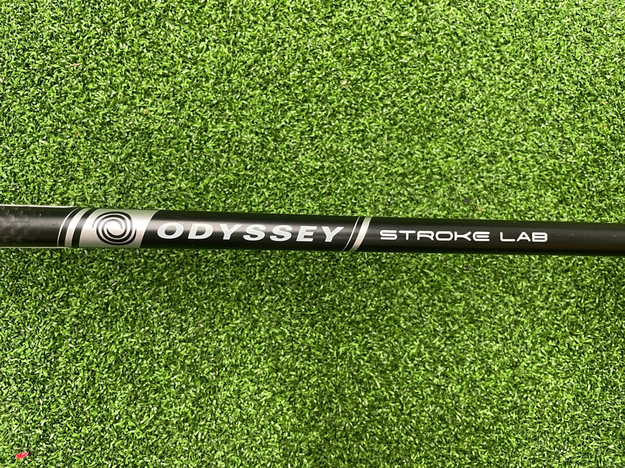 Odyssey Stroke Lab V-Line 34" Putter - grip detail
