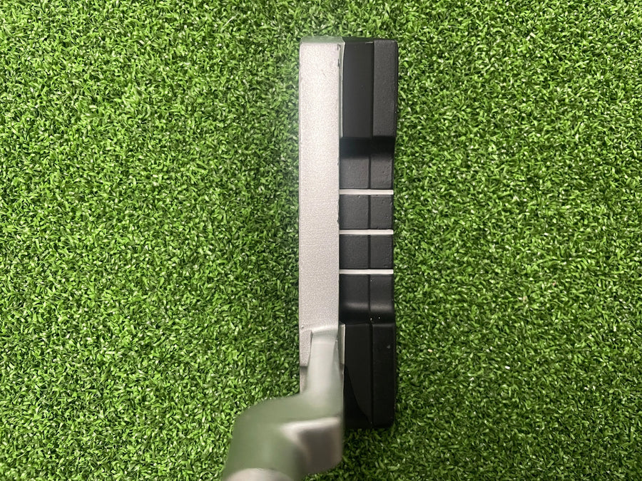 Wilson Pro Staff Blade 34" Putter - sole
