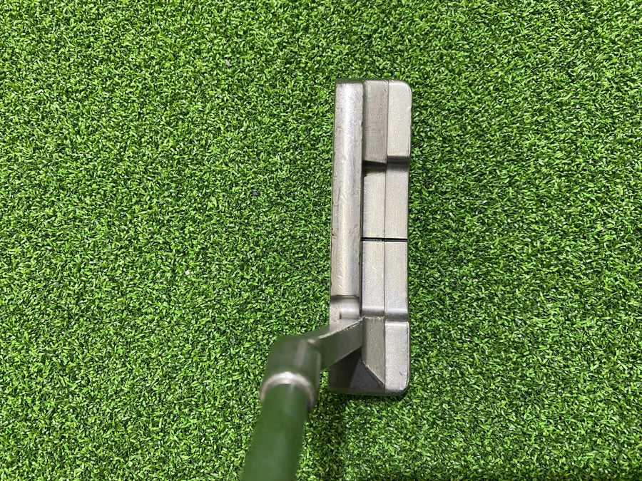 Odyssey White Hot #6 34" Putter - sole