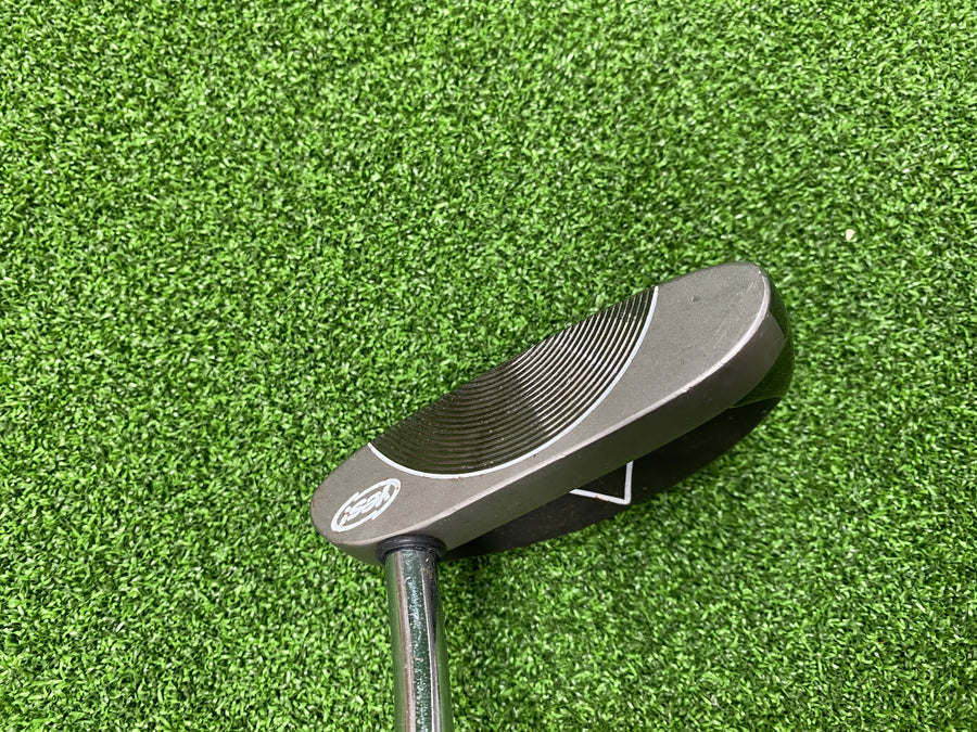 Yes! C-Groove Victoria 33" Putter - shaft detail