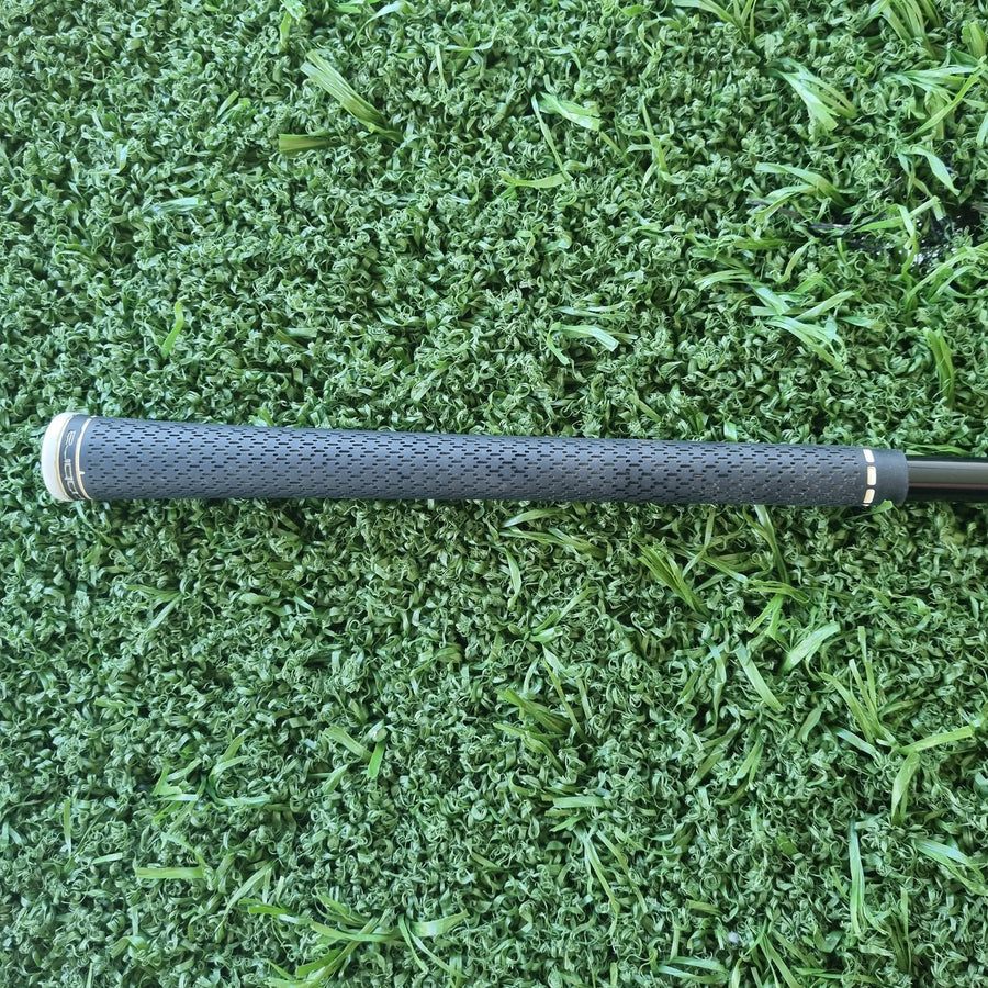 Cobra King 4 Hybrid Regular Right Handed (USED) - grip
