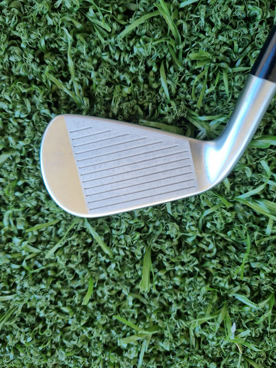 Srixon ZXiU #3 Utility 20 Deg Regular (Ex Demo USED) - club face